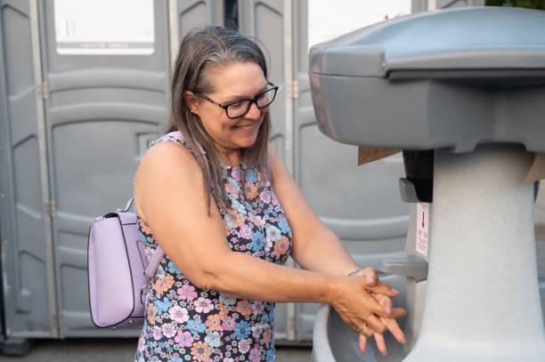 Best Portable bathroom rental  in Cleveland, FL